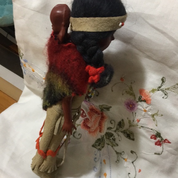 Cutest Carlson doll. Indian princess with papoose. Amazing detail and quality - Picture 8 of 16